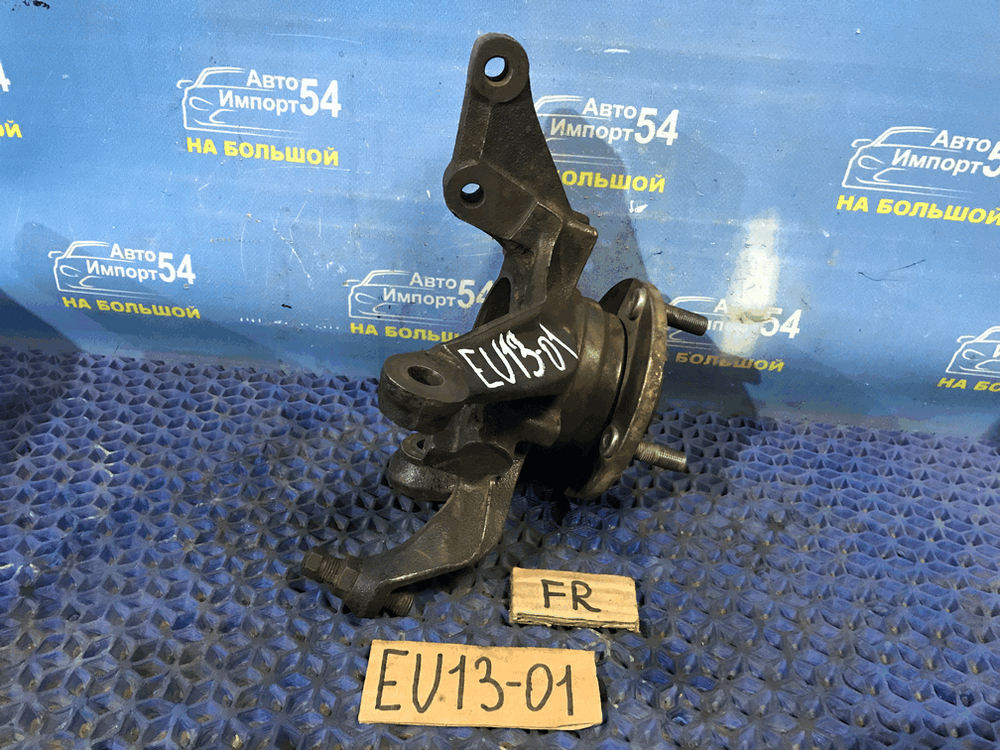 Ступица передняя правая NISSAN BLUEBIRD 1993