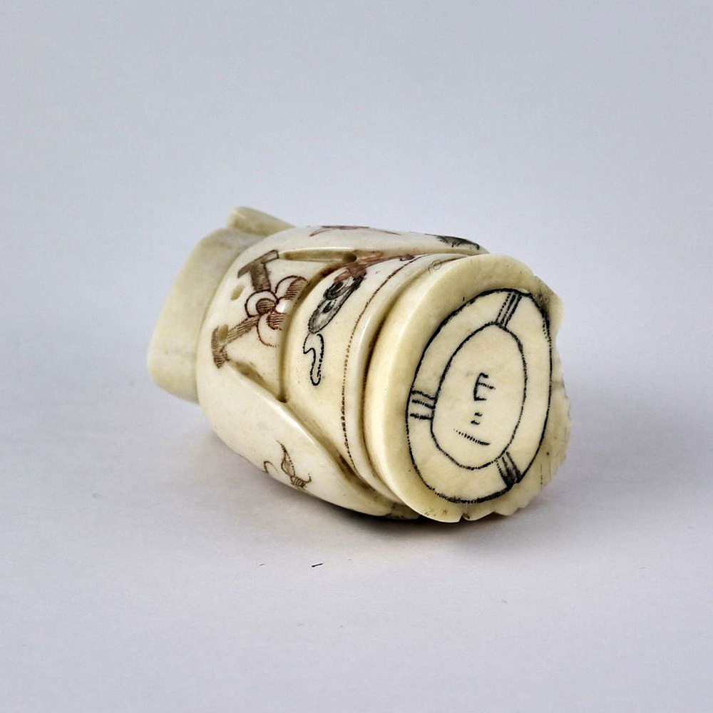 Нэцкэ Дзюродзин с посохом и корзиной рыбы