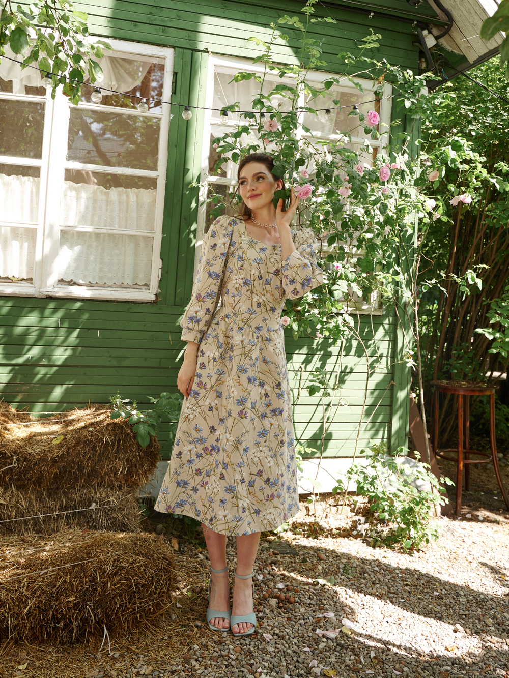 Платье с вырезом-сердечко