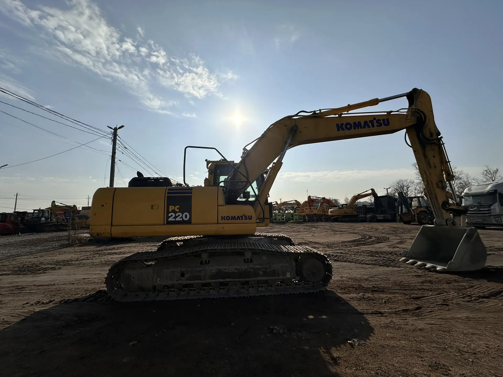 KOMATSU PC 220 Экскаватор PC220LC-8M0 (Дизельный, 6,7 л, 167 л.с., АТ)