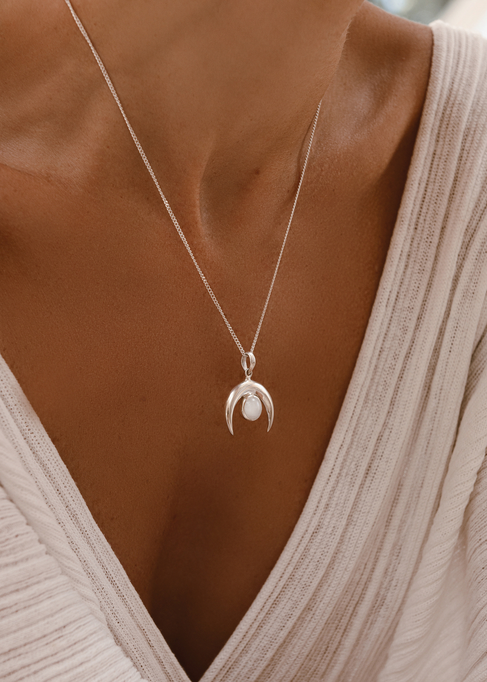 Колье «Селена» с лунным камнем