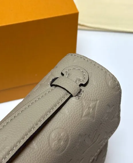 Сумка Louis Vuitton Pochette Metis бежевый