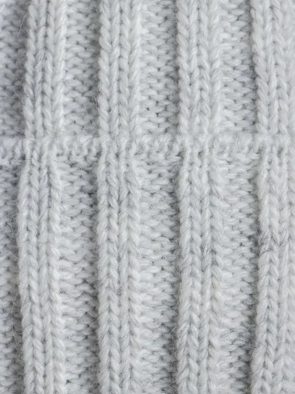 Шапка зимняя для девочки со снудом и помпонами