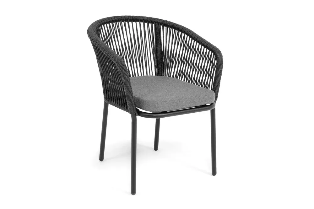 "Марсель" стул плетеный из роупа, каркас алюминий черный муар, роуп темно-серый круглый, ткань темно-серая 027