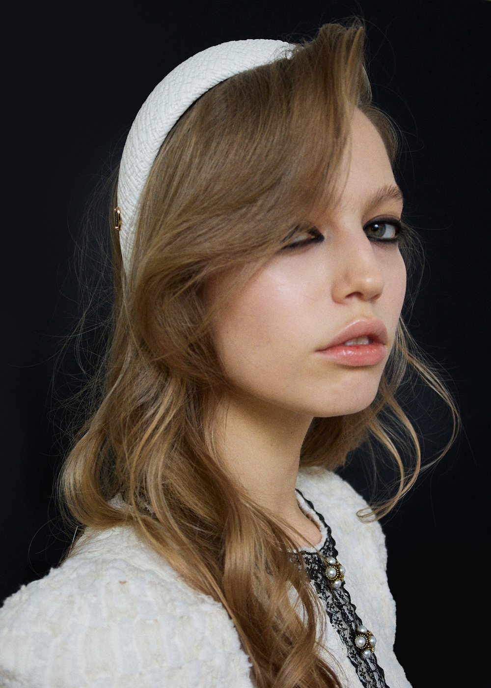 Объемный ободок из белого жаккарда