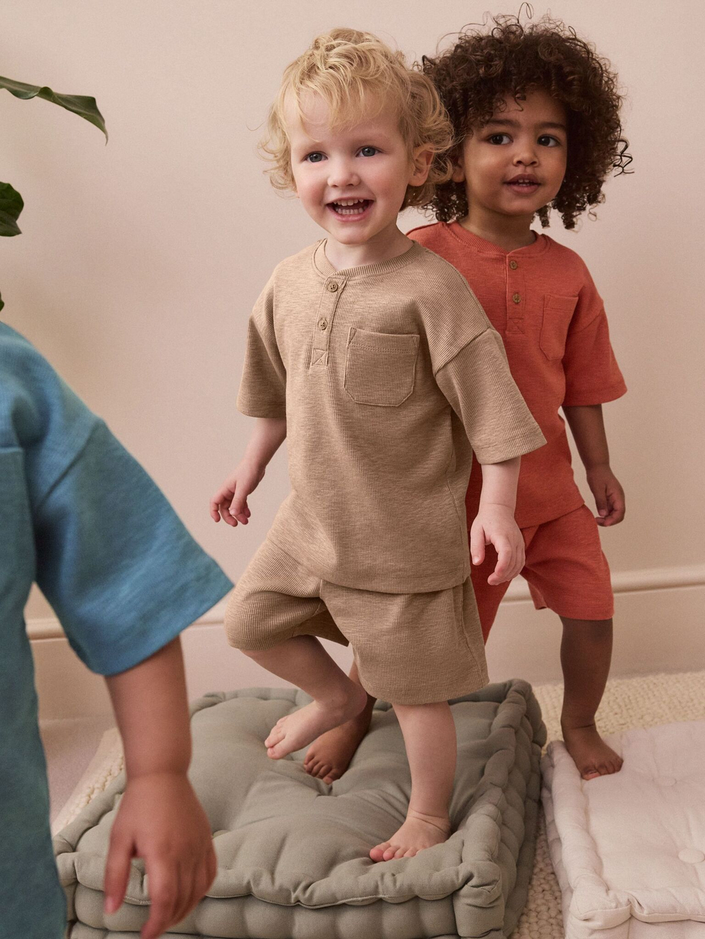 Пижама для мальчика Next AK8-624, 3 шт., Голубой, Песочный, Кирпичный