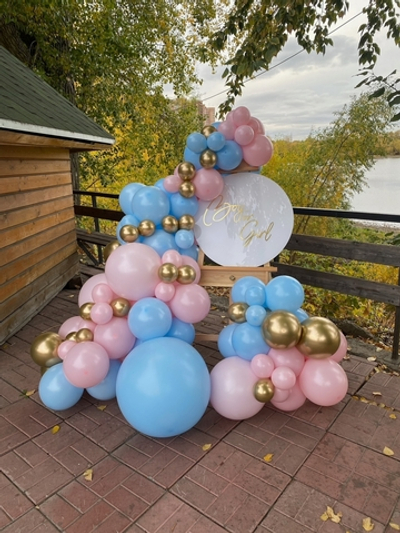 Фотозона для Гендер-пати на мольберте