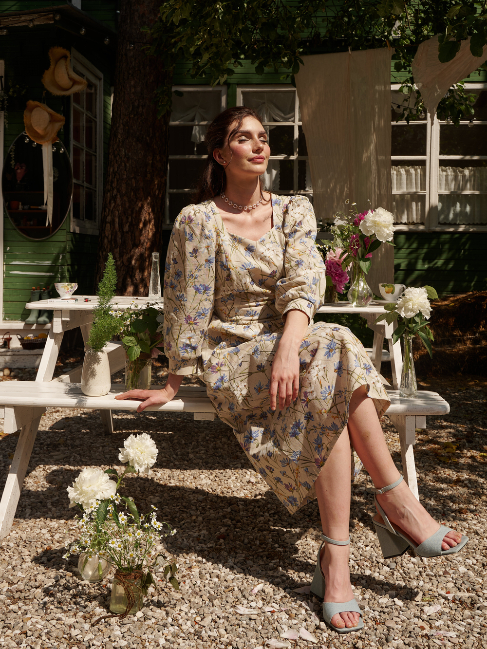 Платье с вырезом-сердечко