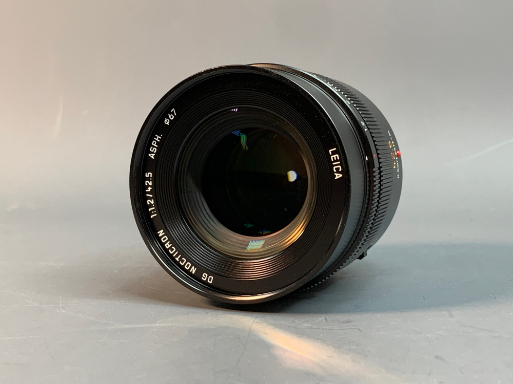 Panasonic Nocticron 42.5mm f/1.2 Asph DG O.I.S.