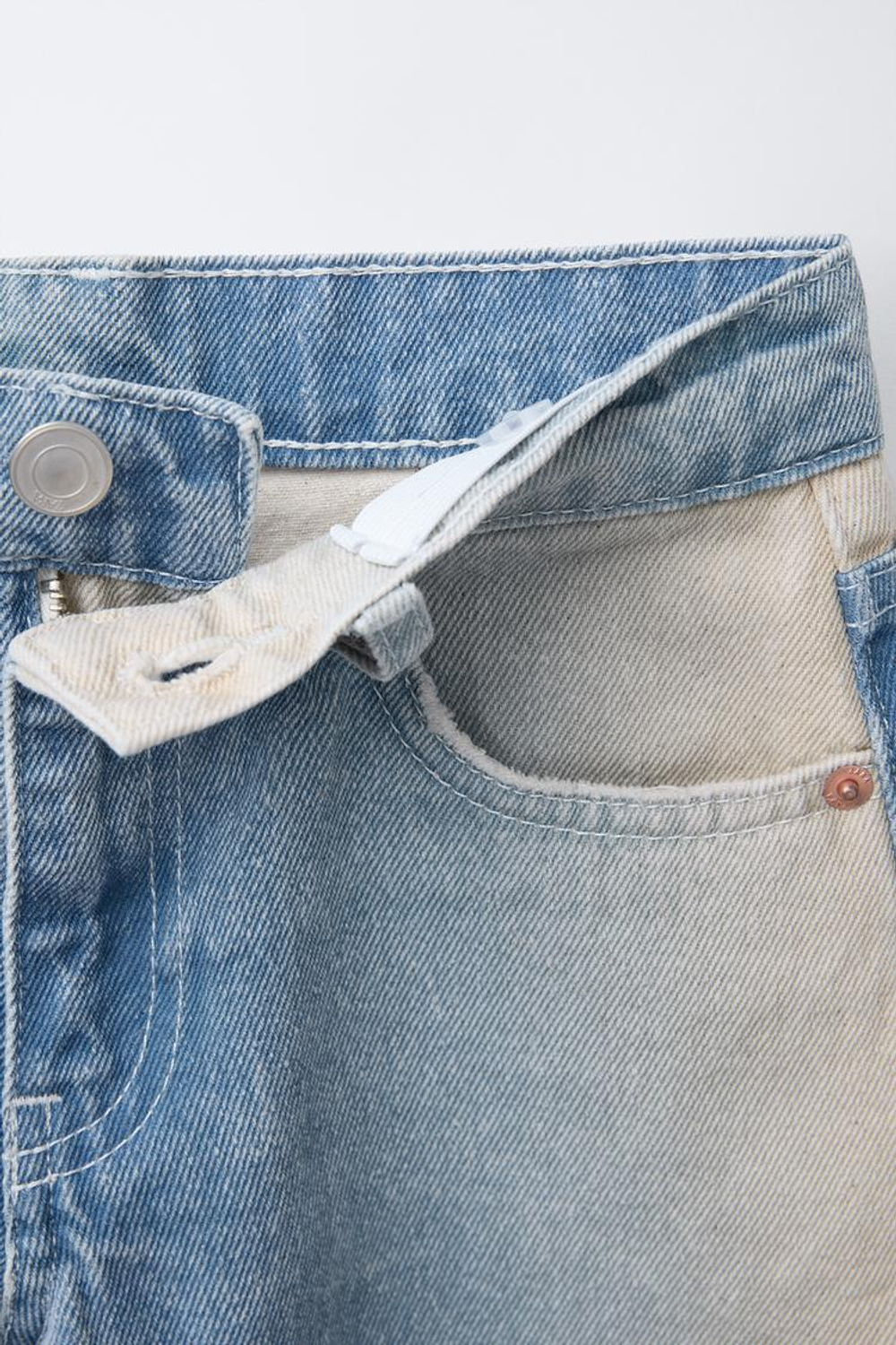 ZARA ДЖИНСОВЫЕ ШОРТЫ С НЕОБРАБОТАННЫМИ КРОМКАМИ, СВЕТЛО-СИНИЙ