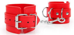 Красные наручники на регулируемых ремешках с цепочкой