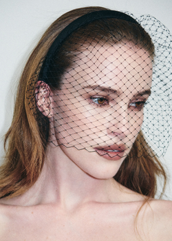 Вуаль черная на тонком ободке