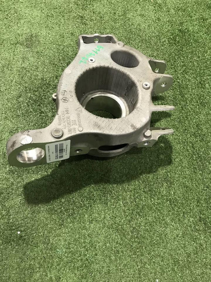 Кулак задний правый Porsche Panamera 1 970 (2013-2016)