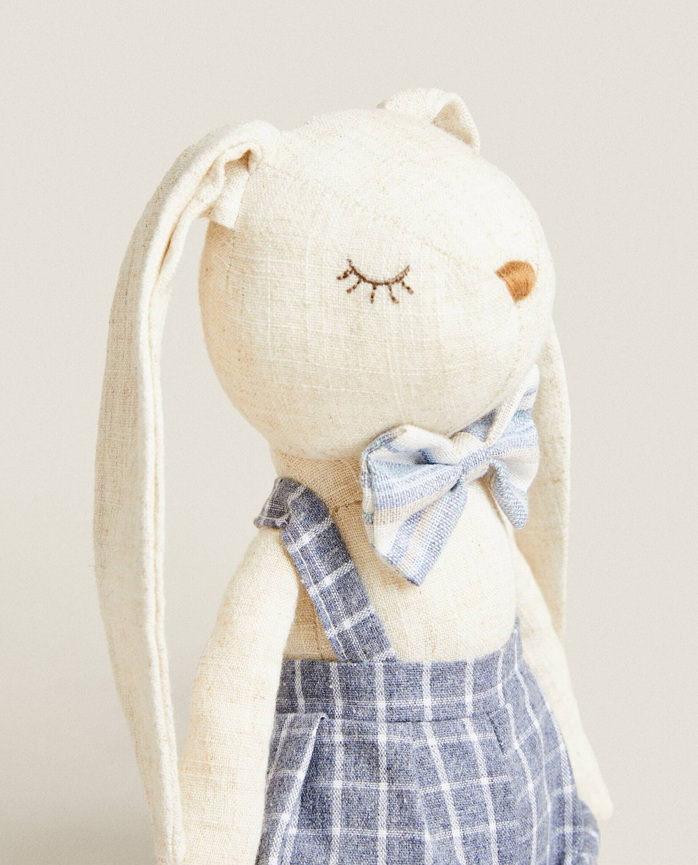 ZARA HOME МЯГКАЯ ИГРУШКА КРОЛИК В КЛЕТЧАТОМ КОМБИНЕЗОНЕ