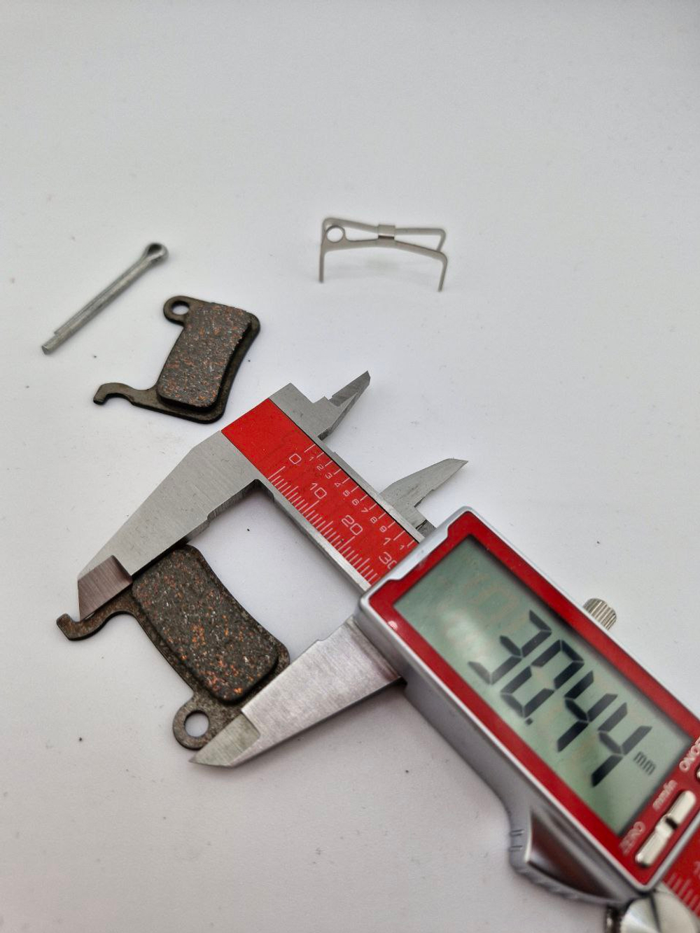 - Колодки тормозные для самоката и велосипеда