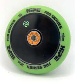 Набор колёс (2 шт) HIPE H21 110*24 мм, черный/зеленый люминесцентный glow logo