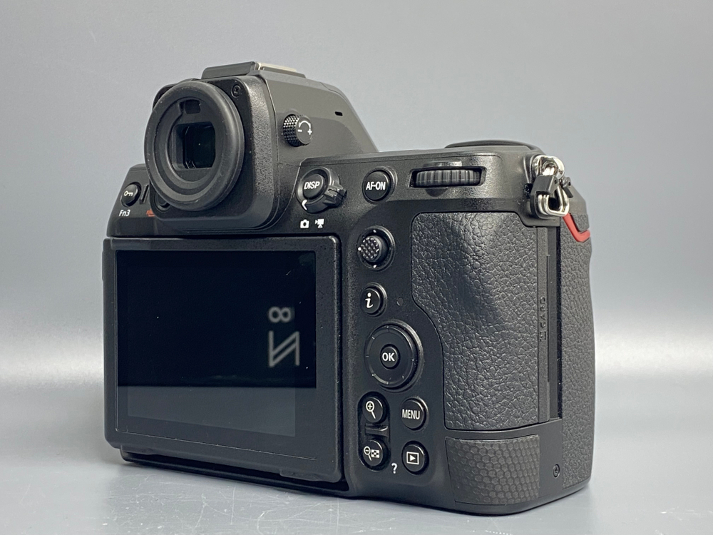 Nikon Z8 16700 кадров