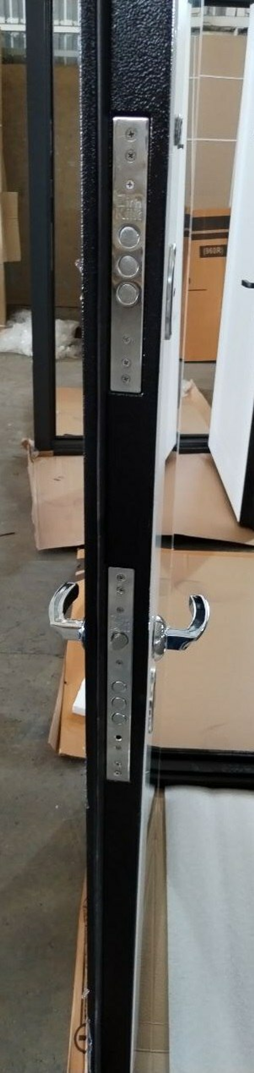 Дверь входная Тайга 7 см Эмалит белый Зеркало