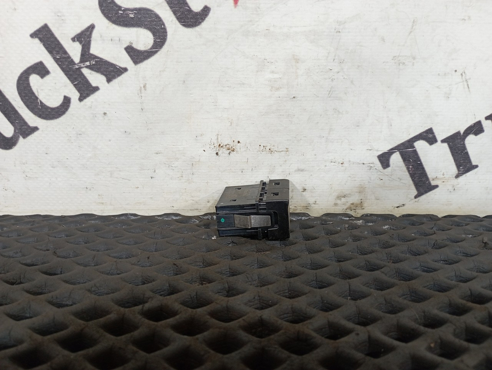 Кнопка тягового усилия/кнопка блокировки дифференциала 2023г