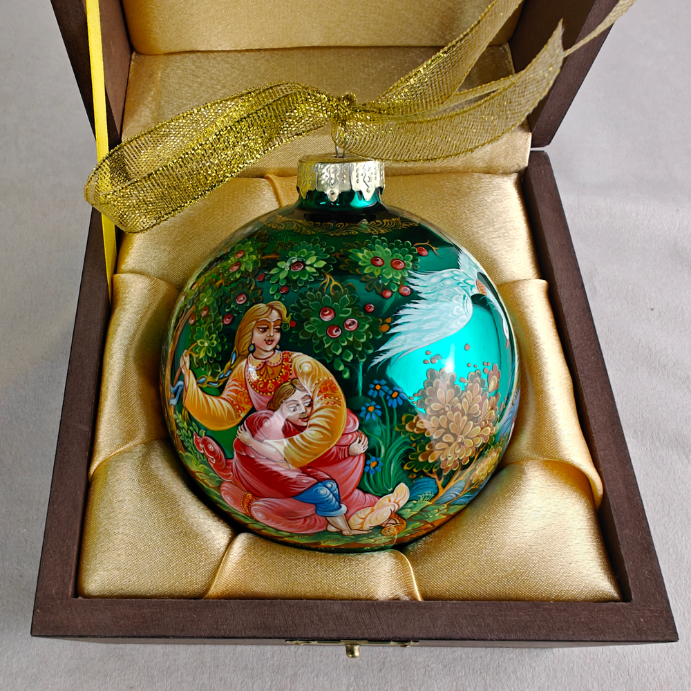 Шар новогодний с круговой росписью Гуси-лебеди" в футляре