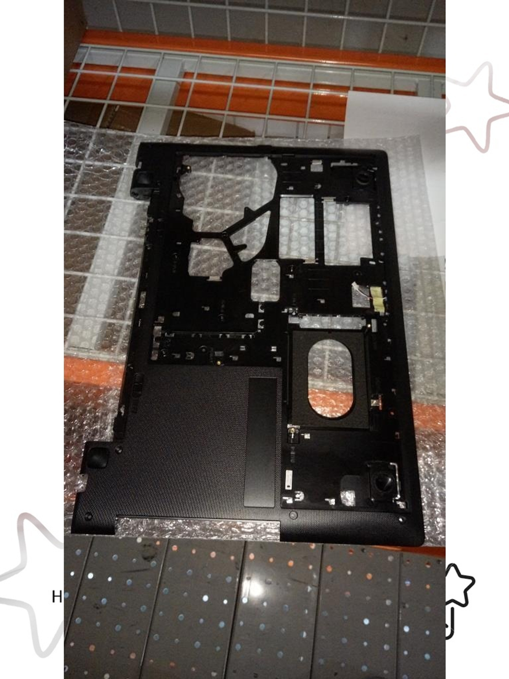 Нижняя часть корпуса (поддон) для ноутбука Lenovo Z70-80, чёрная, с динамиками (5CB0H15124), оригинал