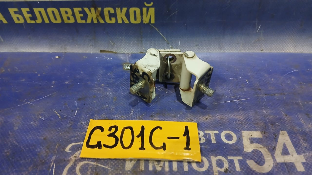 Петля багажника DAIHATSU PYZAR 1997