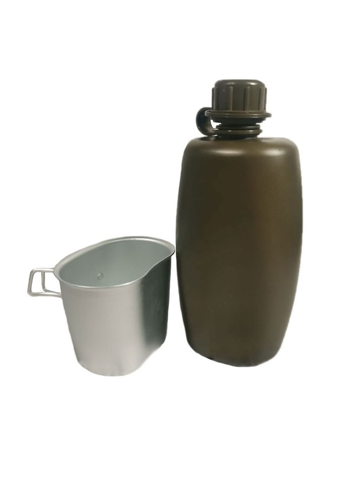 Фляга пластиковая с котелком