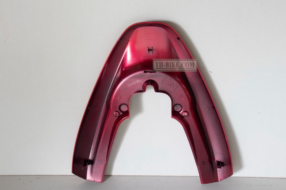 84150-KWN-900ZC. COVER, RR. GARB RAIL *R340C*