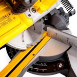 Пила торцовочная аккумуляторная DeWALT DCS 777 N FLEXVOLT, бесщеточная, без АКБ и З/У DCS777N-XJ