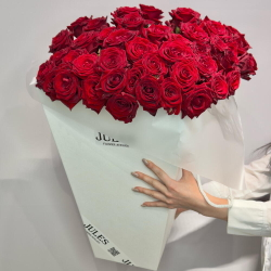 Букет из красной розы премиум Рэд Наоми 51