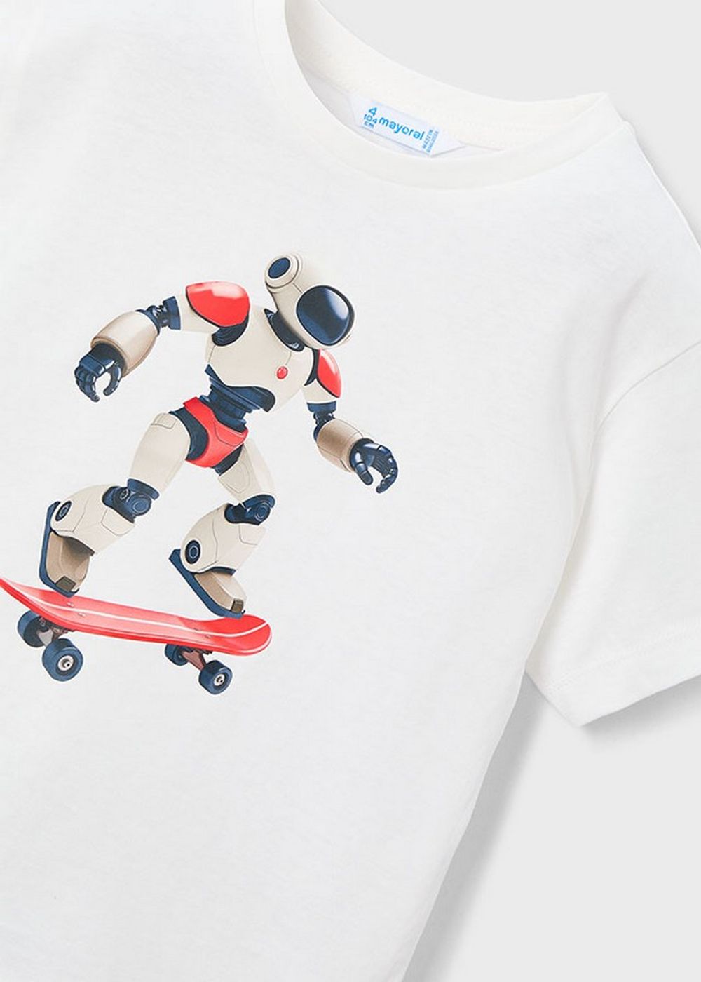 две футболки с шортами