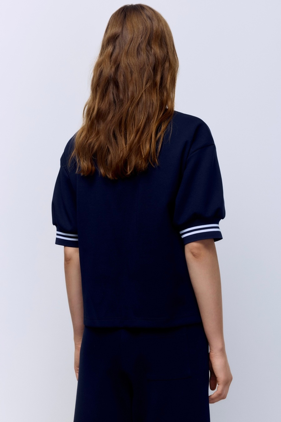 Поло на молнии с контрастными подвязами