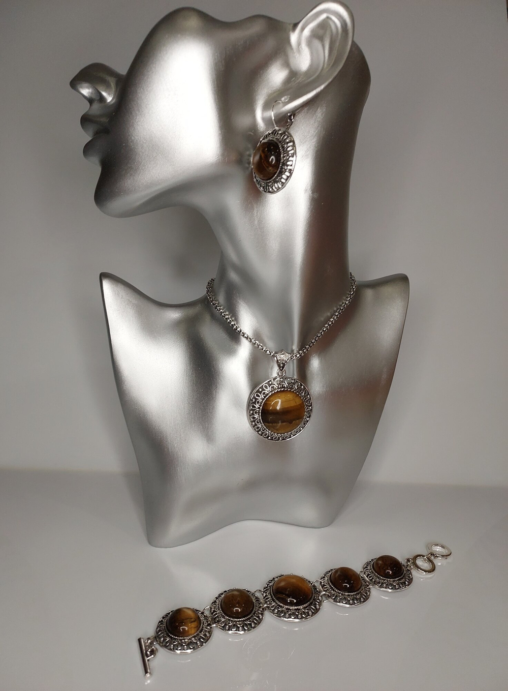 Комплект бижутерии. Тигровый глаз Колье, серьги, браслет. Круг (натуральный камень, бижутерный сплав)
