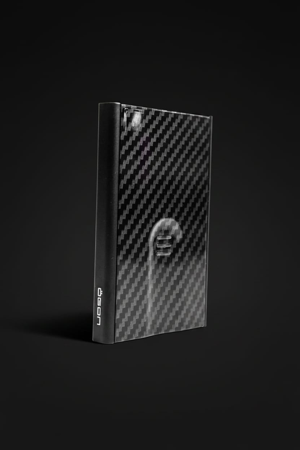 Картхолдер из натурального карбона