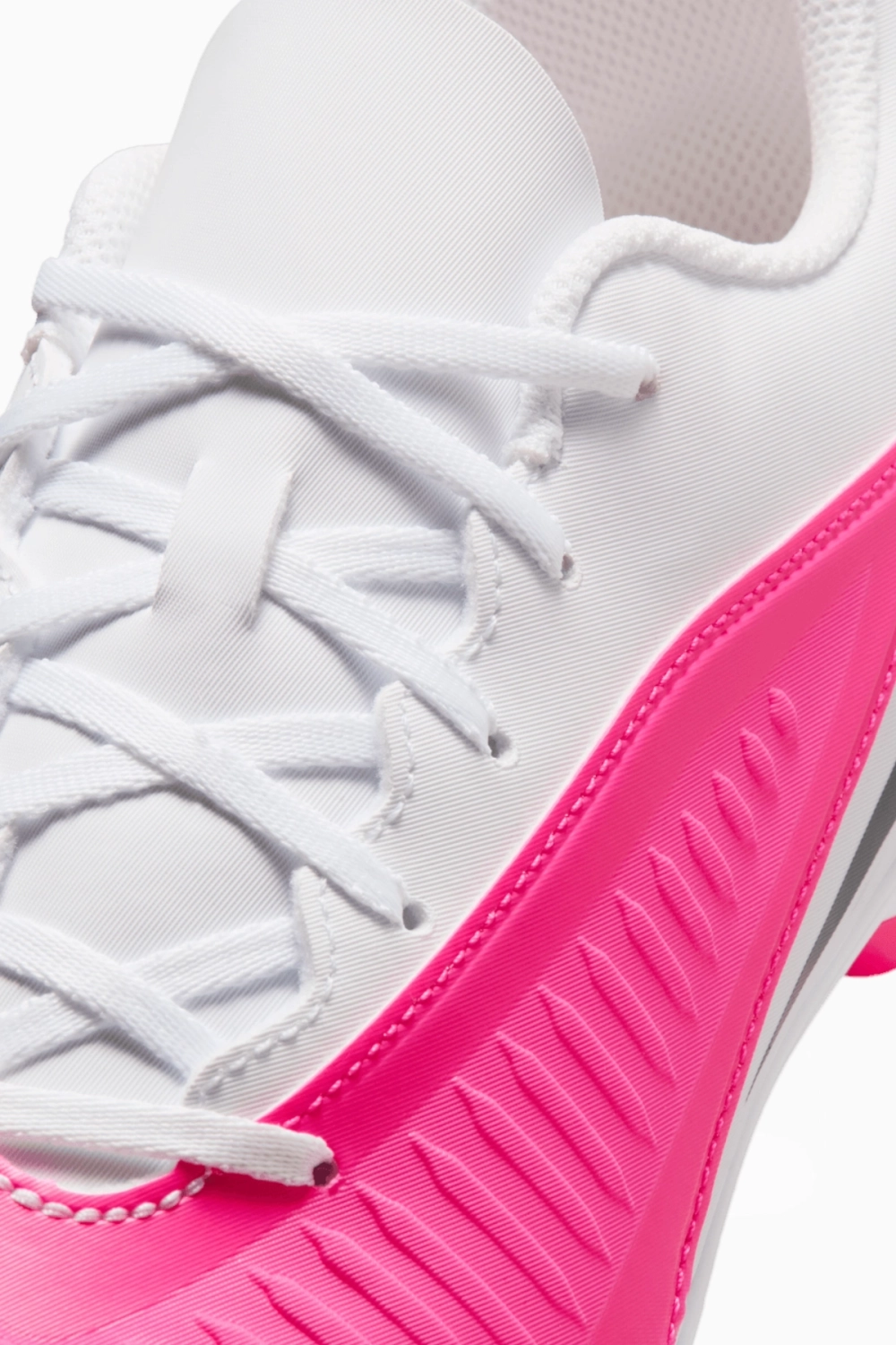 Бутсы Nike Phantom 6 Low Club FG/MG - розовый
