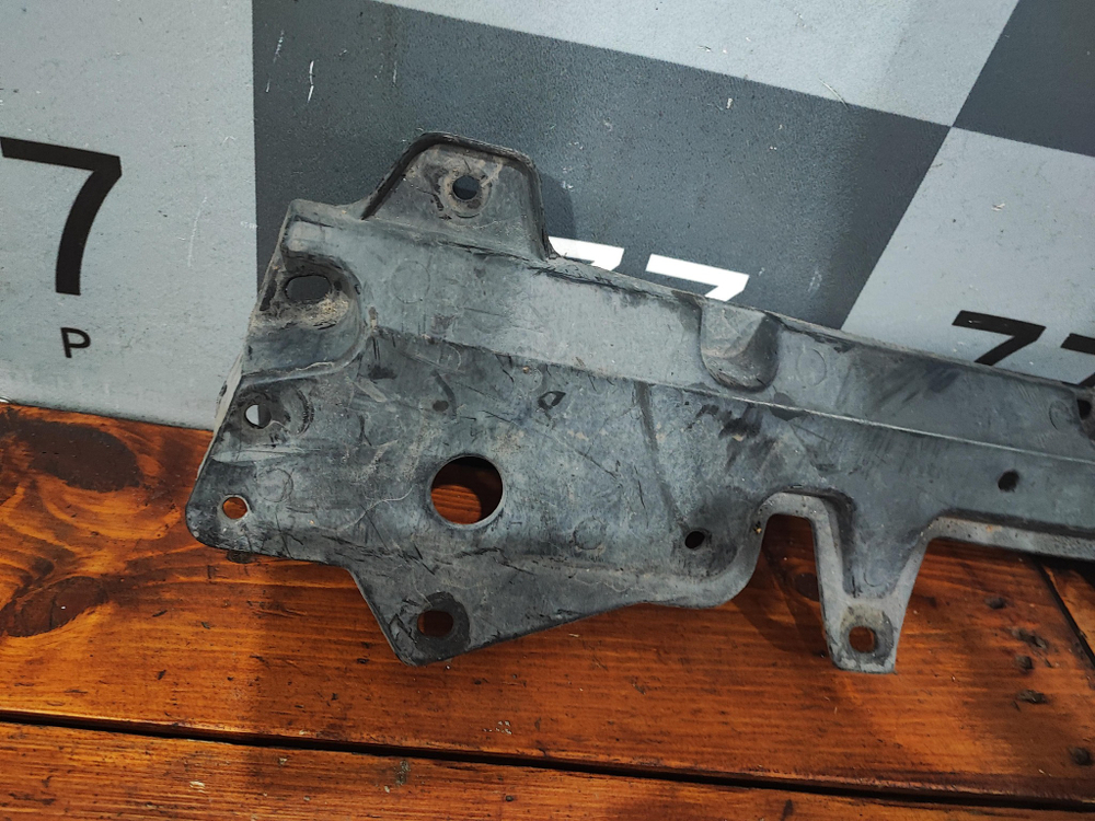 Кожух радиатора Intrepid, 300M, Concord, Pacifica Б/У Оригинал 4805168AB