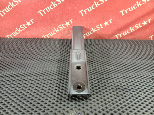 Кронштейн амортизатора кабины передний