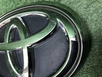 Эмблема решетки радиатора Toyota Fortuner 2 15-нв