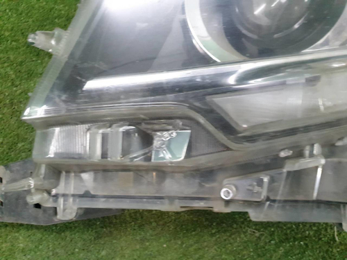 Битая Фара левая Toyota Land Cruiser Prado 150 (2017-н.в.) LED