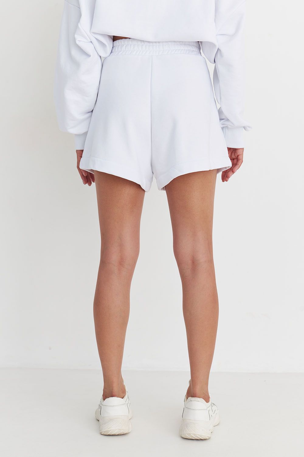 Шорты укороченные белого цвета