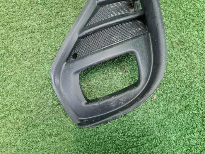 Накладка ПТФ правая Toyota Highlander 4 U70 19-нв