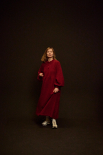 Платье оверсайз "жабо без жабо" из плюшевой ткани Тедди, бордо