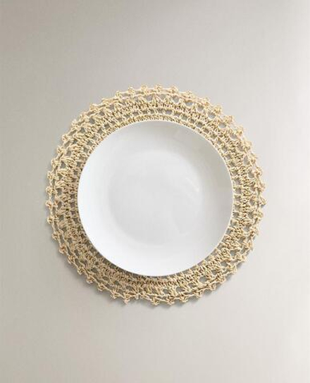 ZARA HOME КРУГЛАЯ ПОДСТАВКА ПОД СТОЛОВЫЕ ПРИБОРЫ С УЗОРОМ ИЗ КРУЖЕВА КРОШЕ, СВЕТЛО-БЕЖЕВЫЙ