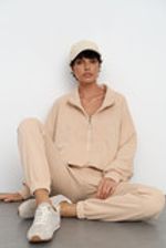 Олимпийка на молнии из премиум футера ванильного цвета