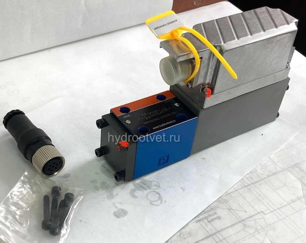 4WRPEH6C3B04L-2X/G24K0/A1M - Сервораспределитель Ду6 с обратной связью по положению золотника и встроенным усилителем (OBE), номинальный расход 4 л/мин, характеристика L - линейная, схема C3, сигнал управления A1 = ±10 V