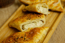 Самса слоёная с курицей