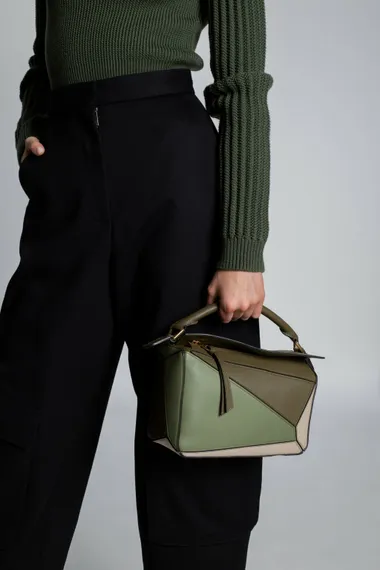 Маленькая сумка на плечо Loewe Puzzle зеленый