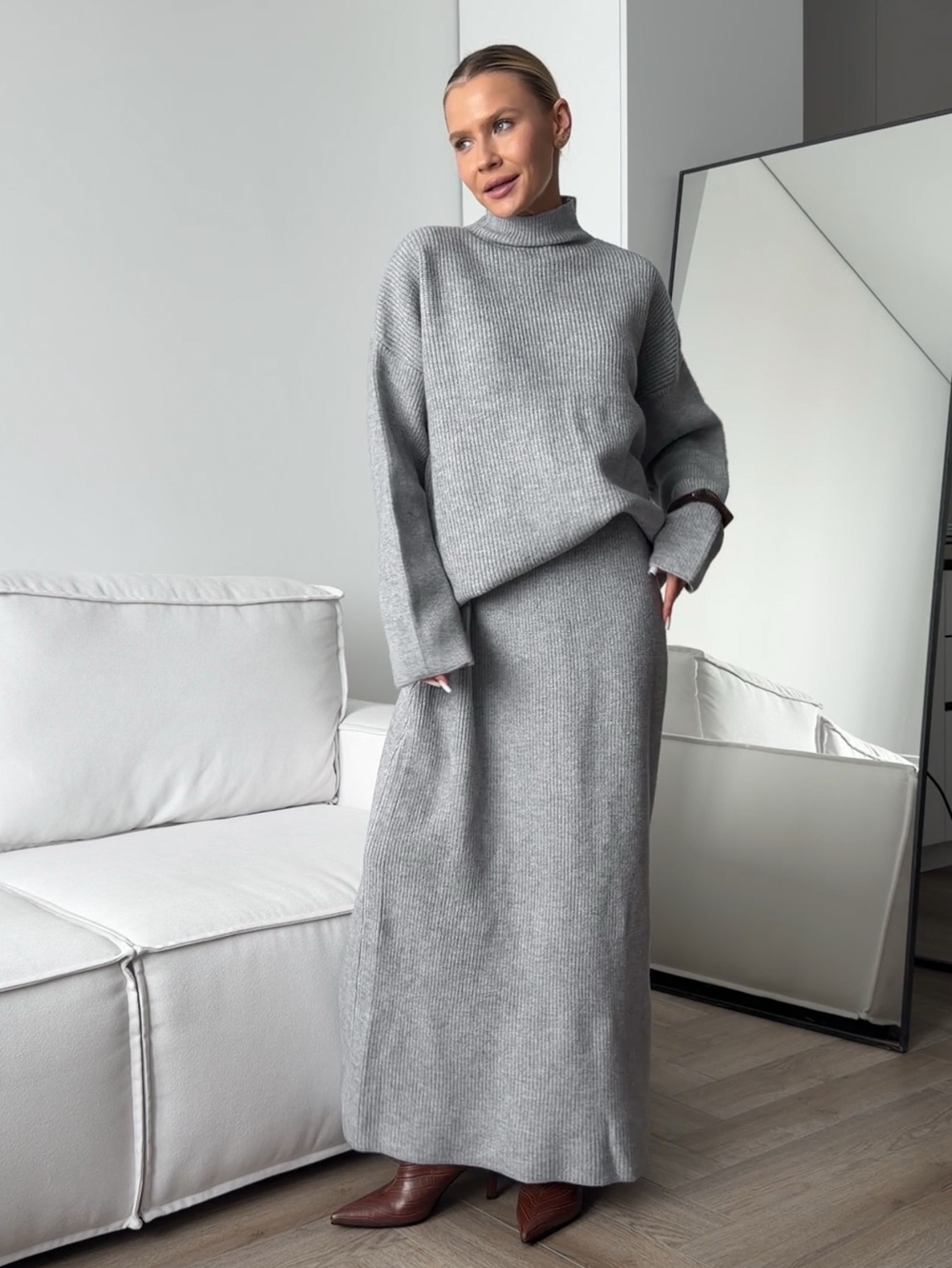 Комплект вязаный, свитер с горлом, длинная юбка