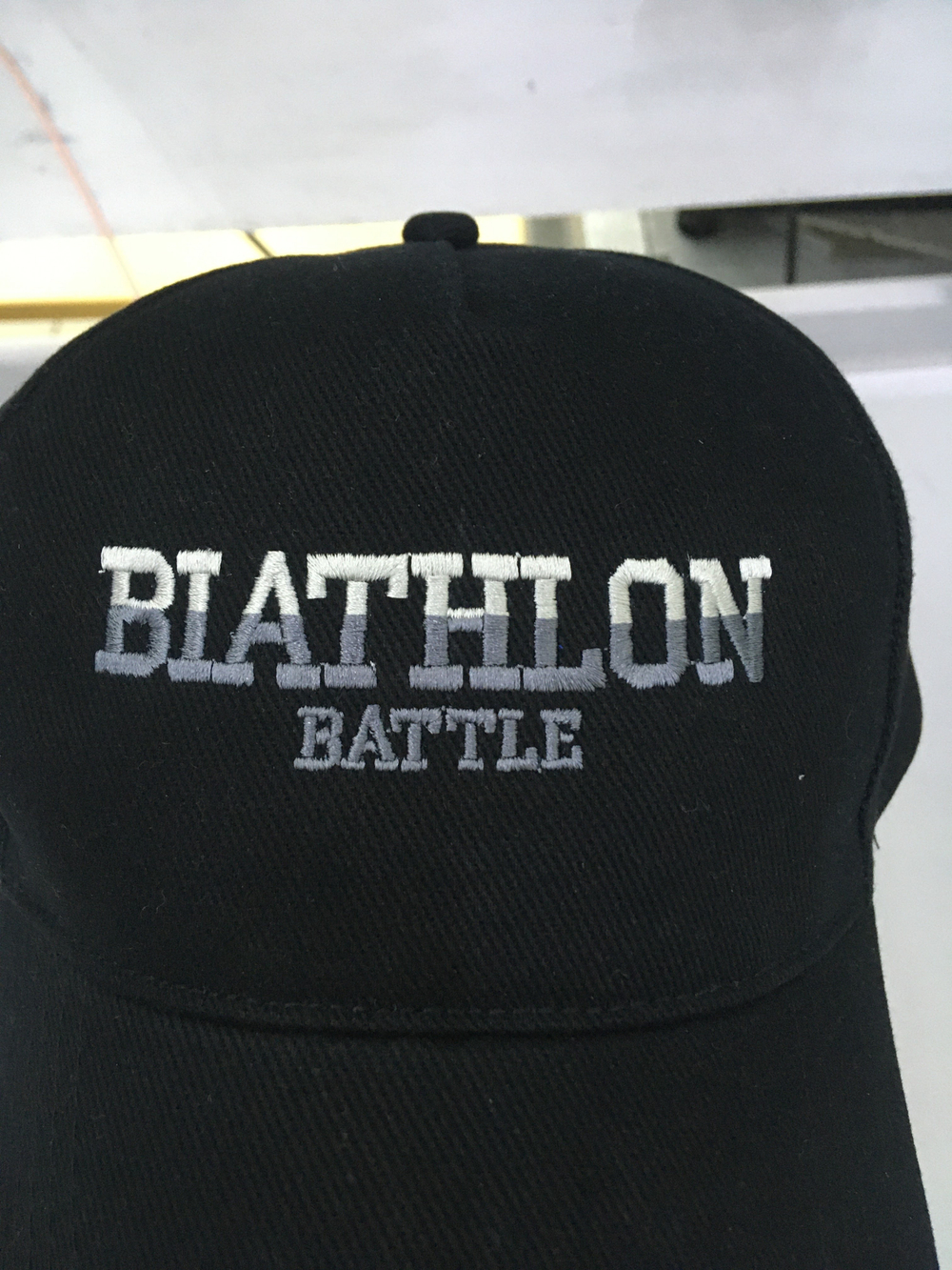 Черная бейсболка с надписью BIATHLON BATTLE