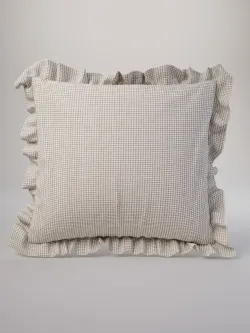 Декоративная наволочка с рюшами, оборками "Бежевая клеточка" 70х70 см, 1 шт, без молнии